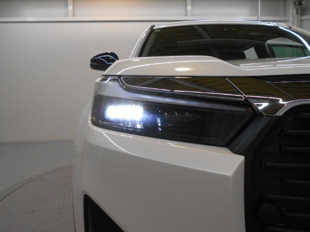 LEDヘッドライト装備車です。省電力で、明るく遠くまで照らし、夜道や雨天時などの安心感を高めます。