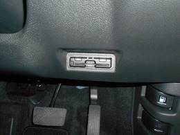 ETC装備車です、これさえあれば高速道路も楽々通行できます。お出掛けするのが好きな方には欠かせない装備です！