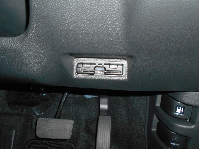 ETC装備車です、これさえあれば高速道路も楽々通行できます。お出掛けするのが好きな方には欠かせない装備です！