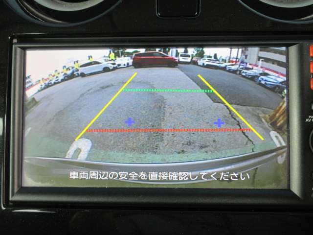 バックビューモニター　シフトレバーを「R」位置にすると、自動的に後方の画像を表示します。車庫入れなどでバックする際に後方確認ができて便利です。