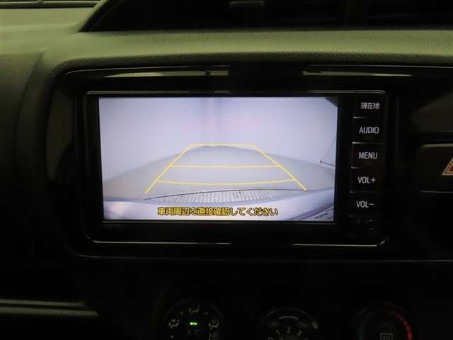 バックモニターを装備しています。車庫入れ時等に車両後方が確認出来るのでとても便利です。