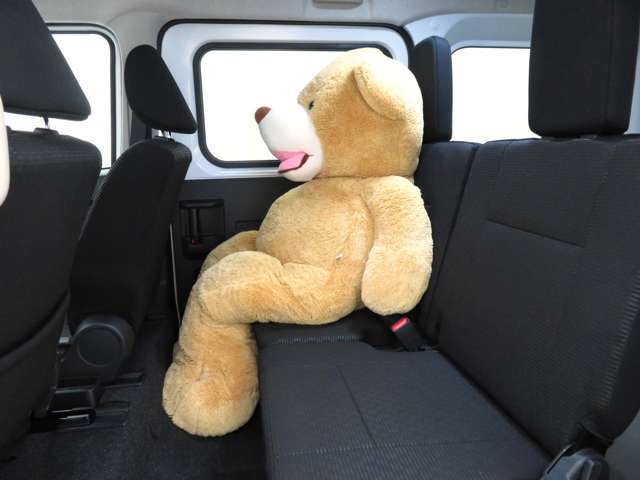 当社スタッフの岩浜くん（身長約160cm）に実際に乗車してもらいました。サイズ感の参考にぜひご覧ください。