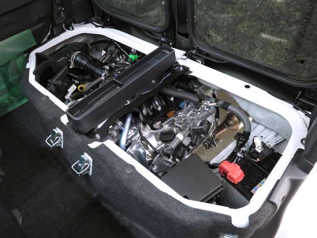 定期点検や車検、日常のメンテナンスも、どうぞ当社の整備工場にお任せください。