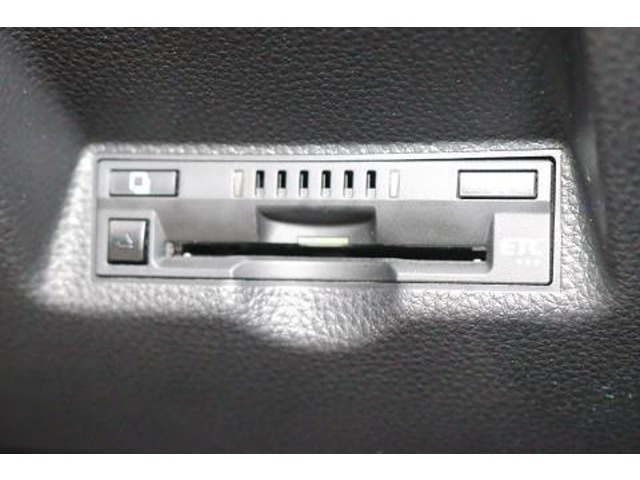 ETC車載器を装備。　高速道路の料金所の通過がスムーズです。
