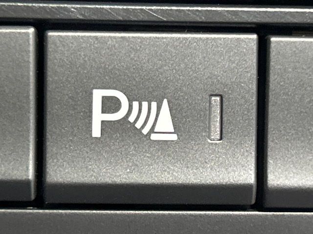 【クリアランスソナー】バンパーに付いたセンサーが障害物を検知！一定の距離に近づくとアラートで教えてくれます♪狭い駐車スペースや車庫入れ時も安心ですね☆