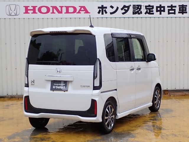 ◆リアは【プライバシーガラス】となっております。プライバシーの確保と見た目の良さはもちろんの事、太陽光を防ぐのでエアコンの効きも良くなります。エアコンの効きが良くなるので、燃費の向上にもつながります。