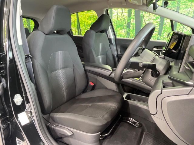 運転席シート廻りは使用感も少なく、良好な状態となっています。丁寧に使われていたことがよくわかりますね。