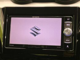 【ナビゲーション】目的地までしっかり案内してくれる使いやすいナビ。Bluetooth接続すればお持ちのスマホやMP3プレイヤーの音楽を再生可能！毎日の運転がさらに楽しくなります！！