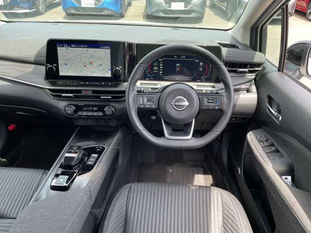 窓ガラスが大きく車両感覚も掴みやすいお車ですので安心してお乗りいただけます。