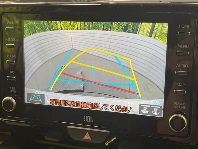 【バックカメラ】駐車時に後方がリアルタイム映像で確認できます。大型商業施設や立体駐車場での駐車時や、夜間のバック時に大活躍！運転スキルに関わらず、今や必須となった装備のひとつです！