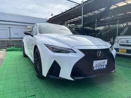 当社の自動車販売サービスは、全車種・全メーカー対応していますので、車屋さんを何件もまわるお手間をかけさせません。たくさんの選択肢の中で比較しながら、お客様のご要望、条件にあう一台を一緒に探します。