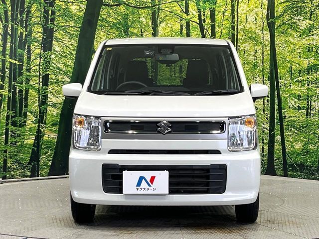 弊社では、全車『修復歴なし』のお車のみ取り扱っております。専任バイヤーによる厳選した仕入れの後、入庫後の車両チェックを行い、ネクステージが認定した高品質な中古車をご提供しております。