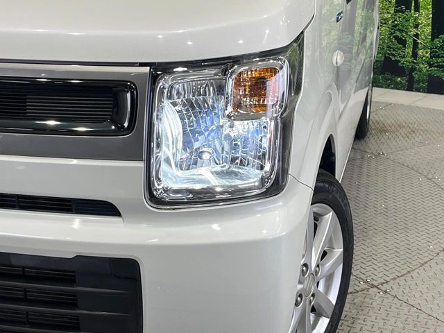 【LEDヘッドライト】悪天候や夜間走行時も良好な視界を確保し安心して運転できる高輝度LEDヘッドライトを装備！点灯速度が早く、消費電力も抑えられています。