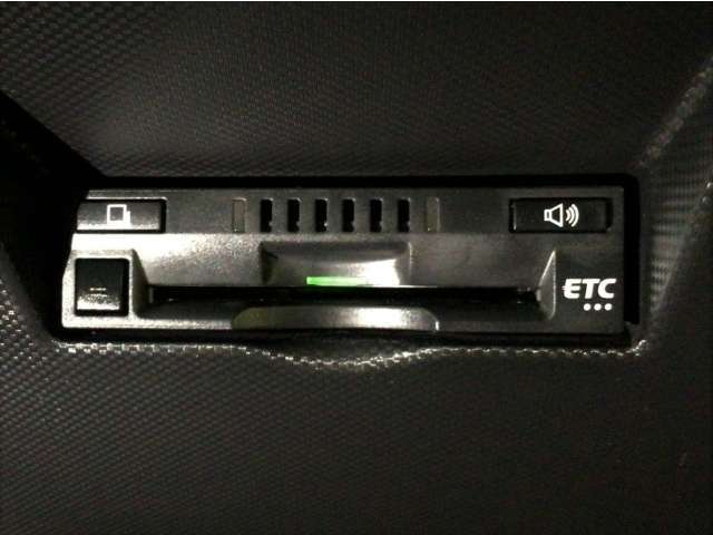 【ETC車載器】もはや必須アイテムのETCを搭載！高速道路のご利用時にとても便利！わずらわしい料金所での現金支払いが不要となりスムーズに通過できます♪