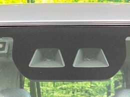 【スマートアシスト】走行中に前方の車両等を認識し、衝突しそうな時は警報とブレーキで衝突回避と被害軽減をアシスト。より安全にドライブをお楽しみいただけます。