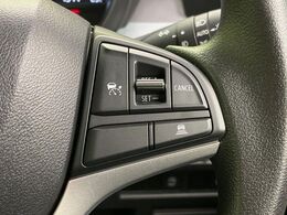 【アダプティブクルーズコントロール】高速道路での長距離走行が楽に！！自動で速度を保つクルーズコントロールが、衝突軽減システムと連携し、前方の車両を感知して車間を保つように速度調節してくれます！！