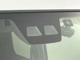 【ドライブレコーダー】映像・音声などの運転中の記録を残します。事故などを起こした起こされた時の証拠になりえますので、もしも時でも安心ですね。