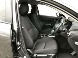 【運転席シート】へたりがちな運転席も大きなへたりがなく、綺麗な状態です。