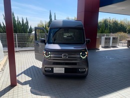 弊社は1988年設立。キャンピングカーの老舗ビルダーであり、企画・開発から設計・デザイン、製造まで一貫して行っております。名古屋・横浜・福岡で店舗営業中！