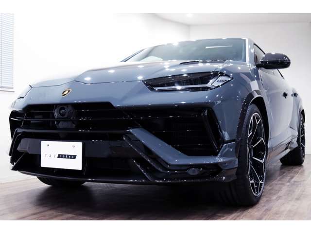 正規ディーラー車　2024年モデル　Lamborghini　ウルス ペルフォルマンテ　左ハンドル　グリジオテレスト/アルカンターラ・ダークパッケージ