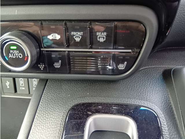 シートヒーターが装備されています。