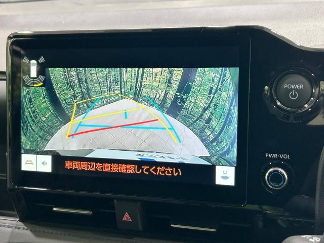 【バックカメラ】駐車時に後方がリアルタイム映像で確認できます。大型商業施設や立体駐車場での駐車時や、夜間のバック時に大活躍！運転スキルに関わらず、今や必須となった装備のひとつです！