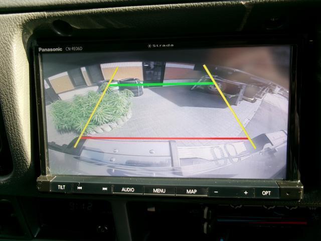 【バックカメラ】駐車時に後方がリアルタイム映像で確認できます。大型商業施設や立体駐車場での駐車時や、夜間のバック時に大活躍！運転スキルに関わらず、今や必須となった装備のひとつです！