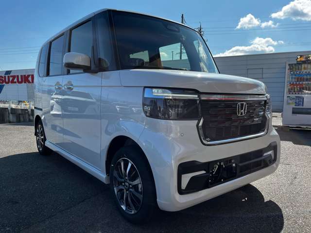 届出済未使用車なので、外装も内装も綺麗な状態です！