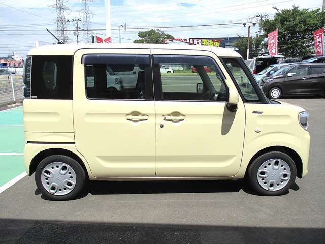 自社鈑金工場完備で、小さなキズはもちろん、大きなヘコミやフレームの歪みまで対応できる設備を完備！お預かりしたおクルマを外注に出したりは致しません。保険修理にも対応出来る体制を整えております！