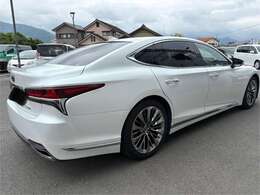 内外装ともに綺麗な状態です！！　納車前に鉄粉やしつこい汚れを取り除き、丁寧に仕上げています。