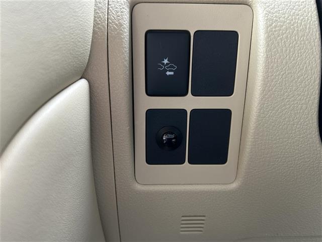 気になる車はすぐにお問い合わせください！画面右側の0066から始まる無料ダイヤルからお問い合わせ下さい！専門スタッフがお車のご質問にお答えいたします！