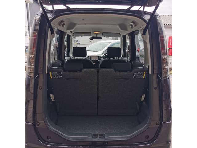 広々としたラゲージスペースはシートアレンジで大きな荷物も積めます！
