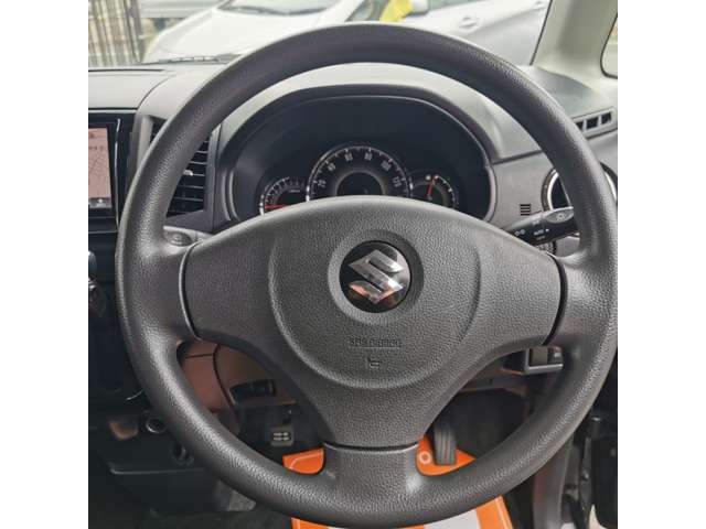 ステアリングも使用感がなく、とてもきれいな状態です♪