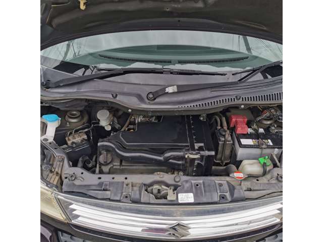 エンジンルームの写真になります♪納車後の点検・整備・車検もお任せください。