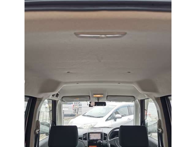 天井の写真になります♪目立った汚れや傷もなく非常に良好です！