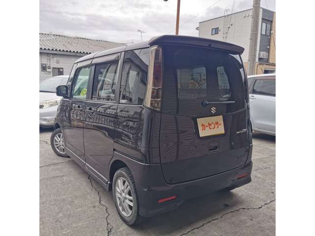 当店は中古車販売もちろん！車のボディコーティングも専門に行っております！できる限りピカピカなボディ、綺麗な内装状態でお客様にお車をご提供できるよう心がけております！