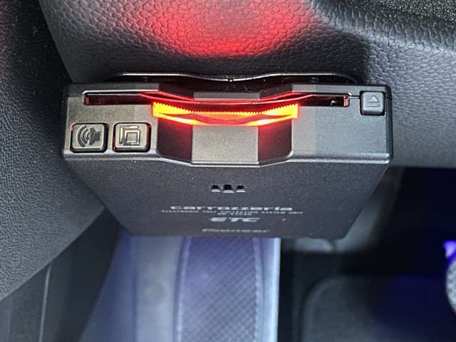 LIBERALAでは多種多様の車種をご用意させていただいております。お客様がご納得いくまで、そのお車の持つ特性を五感すべてで感じ取っていただける場をご提供します。