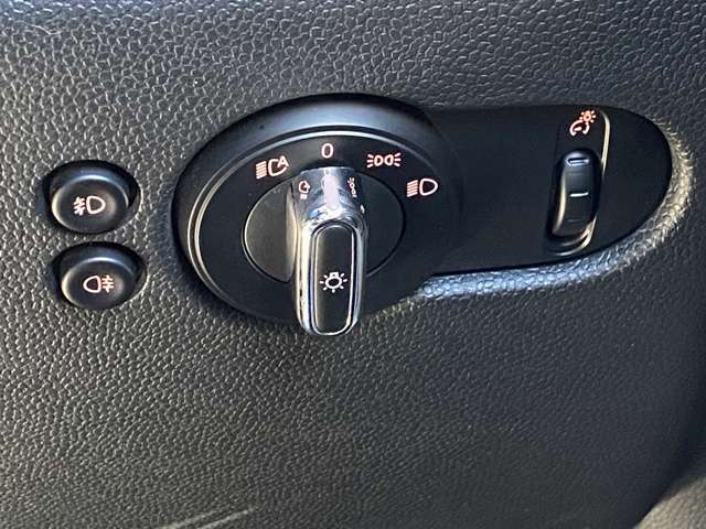 LIBERALAでは輸入車でも最長10年間の保証がご選択頂けます。「中古車は不安」というお客様の声にお応えし、お客様の安心安全のために業界最長の保証を実現致しました。