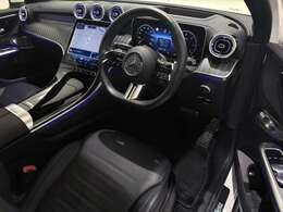 専用のコールセンターに経験豊かなオペレーターが、24時間365日待機。万一の車両トラブルなどが発生した場合、お電話一本で応急処置や車両のけん引、ドライバーや同乗者の方の移動手段手配などサポート。