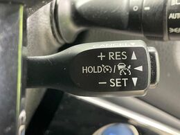 【レーダークルーズコントロール】高速道路での長距離走行が楽に！！自動で速度を保つクルーズコントロールが、衝突軽減システムと連携し、前方の車両を感知して車間を保つように速度調節してくれます！！