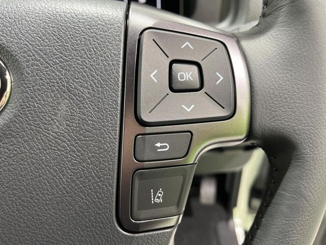 【車線逸脱警報】道路上の白（黄）線を認識し、意図せず走行中の車線からはみ出しそうになった時、メーター内の警告灯とブザーで注意喚起してくれる安心・安全機能です♪