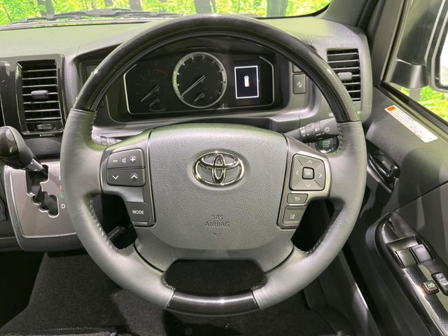 ステアリングも使用感が少なく、きれいな状態となっております♪