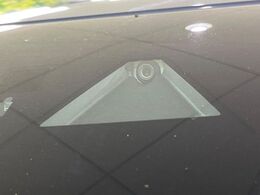 【i-ACTIVESENSE】走行中に前方の車両等を認識し、衝突しそうな時は警報とブレーキで衝突回避と被害軽減をアシスト。より安全にドライブをお楽しみいただけます。