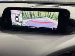 【360°ビューモニター】専用のカメラにより、上から見下ろしたような視点で360度クルマの周囲を確認することができます☆死角部分も確認しやすく、狭い場所での切り返しや駐車もスムーズに行えます。