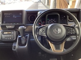 Honda認定中古車 U-Selectは3つの安心をお約束します。■Honda車のプロが整備した安心■第三者機関がチェックした安心■購入後もHondaが保証する安心
