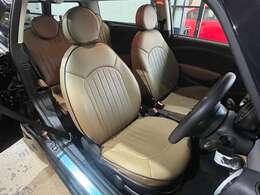 内装はアイスドチョコカラーにモカ系シートカバーの組合せでおしゃれなコンビネーションです。