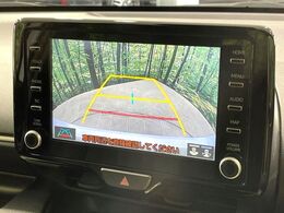 【バックカメラ】駐車時に後方がリアルタイム映像で確認できます。大型商業施設や立体駐車場での駐車時や、夜間のバック時に大活躍！運転スキルに関わらず、今や必須となった装備のひとつです！