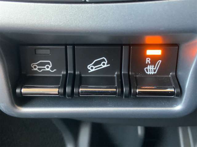 自社 認証取得工場（第4-5497号　関東運輸局長認証）で国家整備士が在籍。自社工場だから出来る安心の整備パックも格安にて承っております。