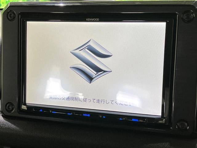 【純正ナビ】人気の純正ナビを装備しております。ナビの使いやすさはもちろん、オーディオ機能も充実！キャンプや旅行はもちろん、通勤や買い物など普段のドライブも楽しくなるはず♪