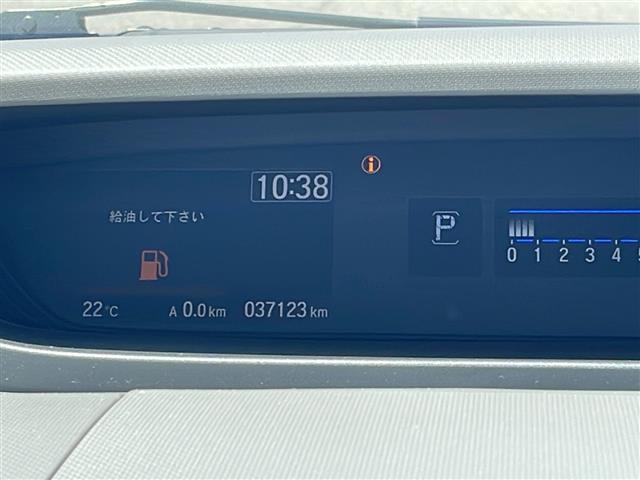 スピードメーターの画像です。店舗にて現車の確認もいただけますので、お電話で在庫のご確認の上是非ご来店くださいませ！！！ワクワクするクルマ選びをご提案します！